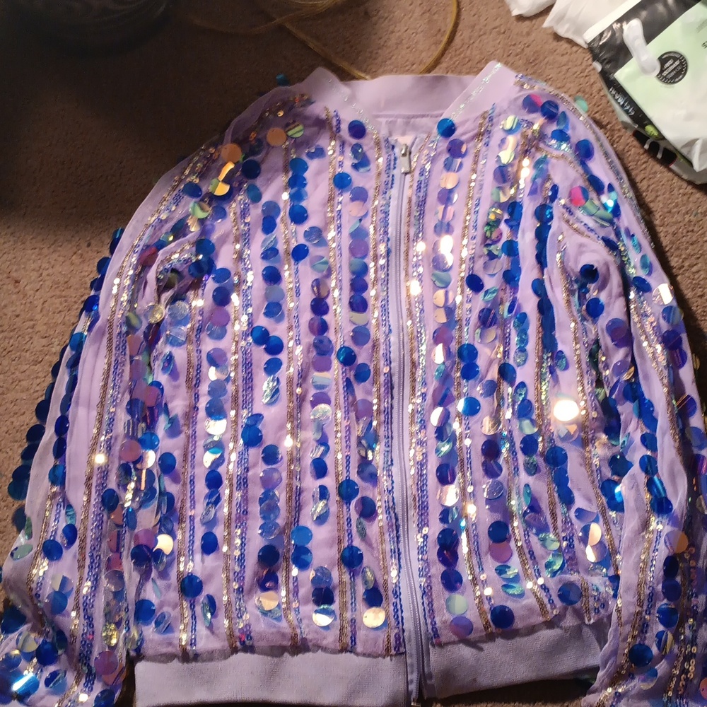 A jacket - Picture 2 of 3